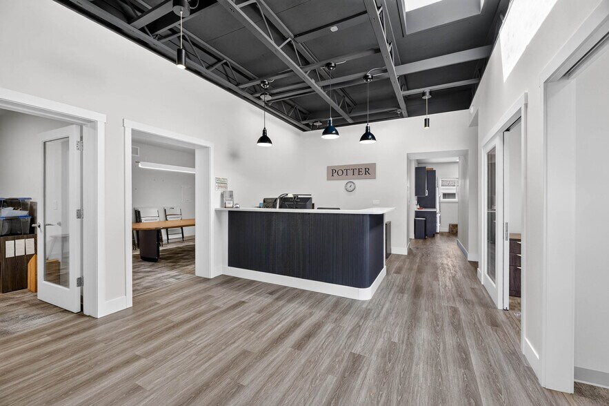 More Photos Of 5639 California Ave SW, Seattle Office For Sale