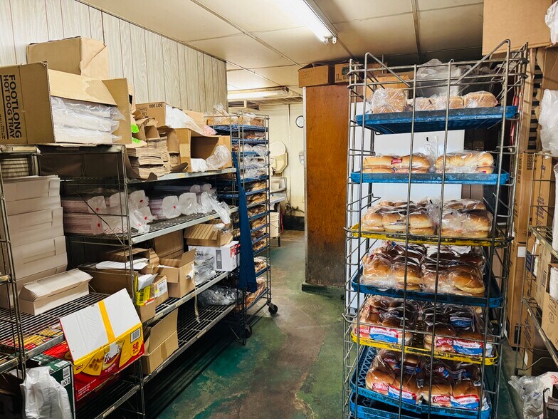 More Photos Of 305 N Broadway St, Poteau Restaurant For Sale