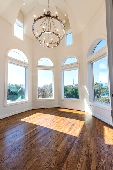 More Photos Of 540 Heights Blvd, Houston Coworking Space