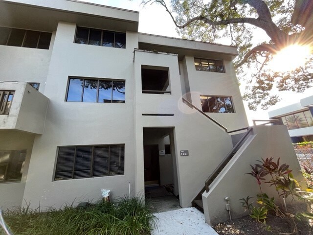 Primary Photo Of 3333 W Kennedy Blvd, Tampa Loft Creative Space For Lease