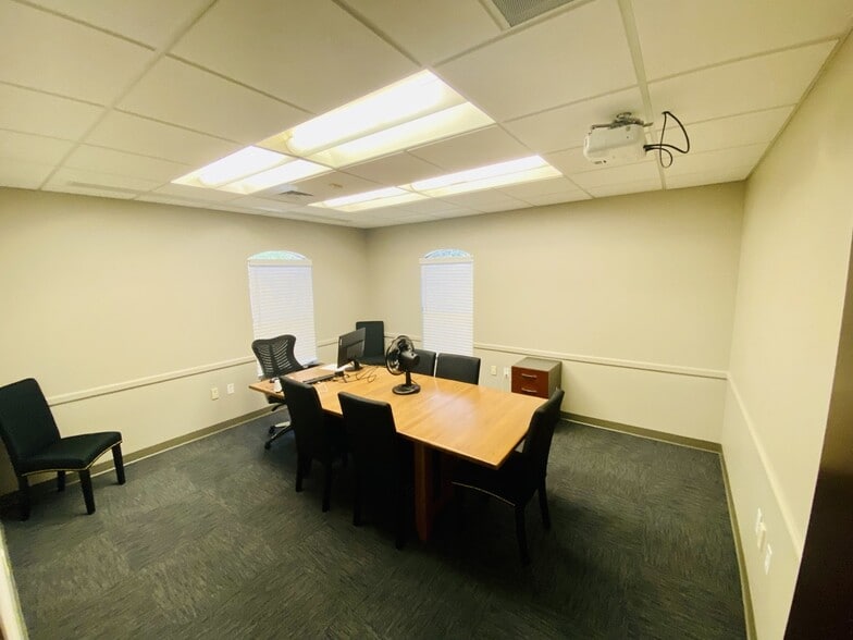 More Photos Of 1619 E Common St, New Braunfels Office For Sale