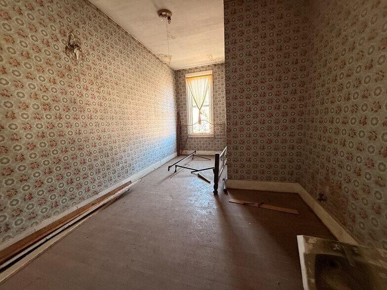 More Photos Of 130 W Main St, Westfield Flex For Sale