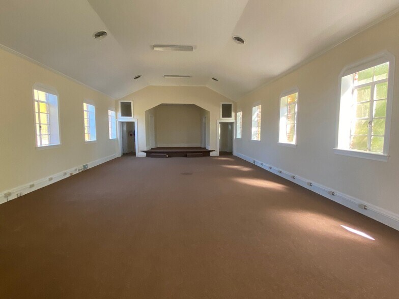 More Photos Of 2611 E 10th St, Greenville Storefront Retail Office For Sale