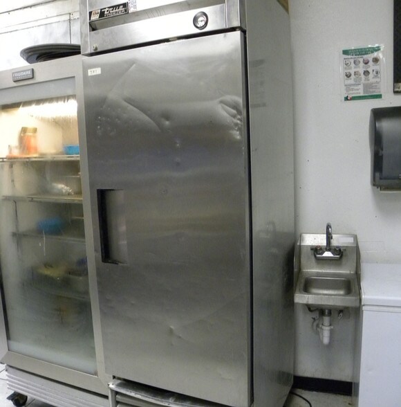 More Photos Of 712 7th St, Galveston Restaurant For Lease