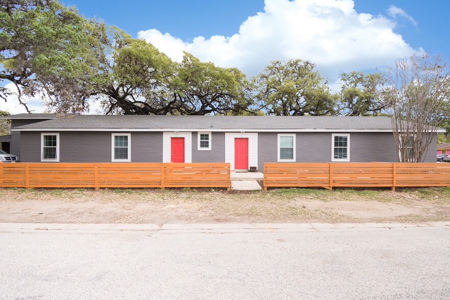 More Photos Of 719 San Antonio St, Pleasanton Apartments For Sale