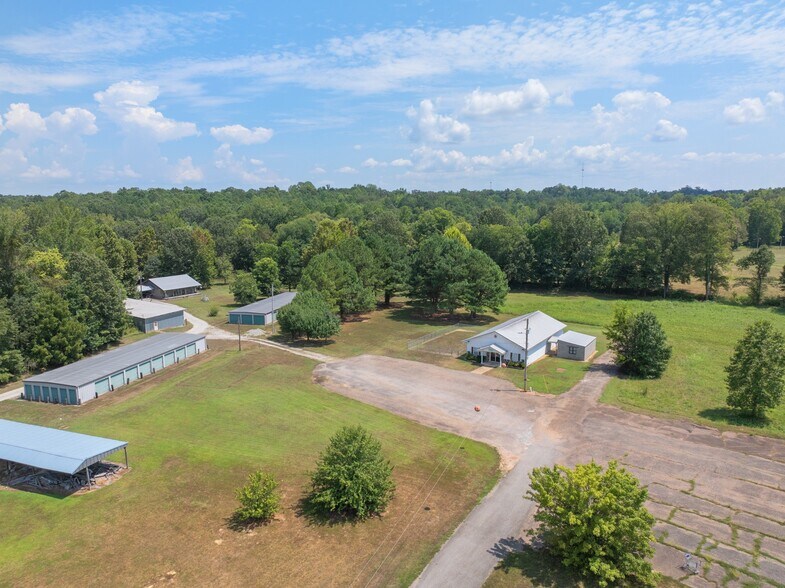 More Photos Of 10366 Highway 100, Scotts Hill Flex For Sale