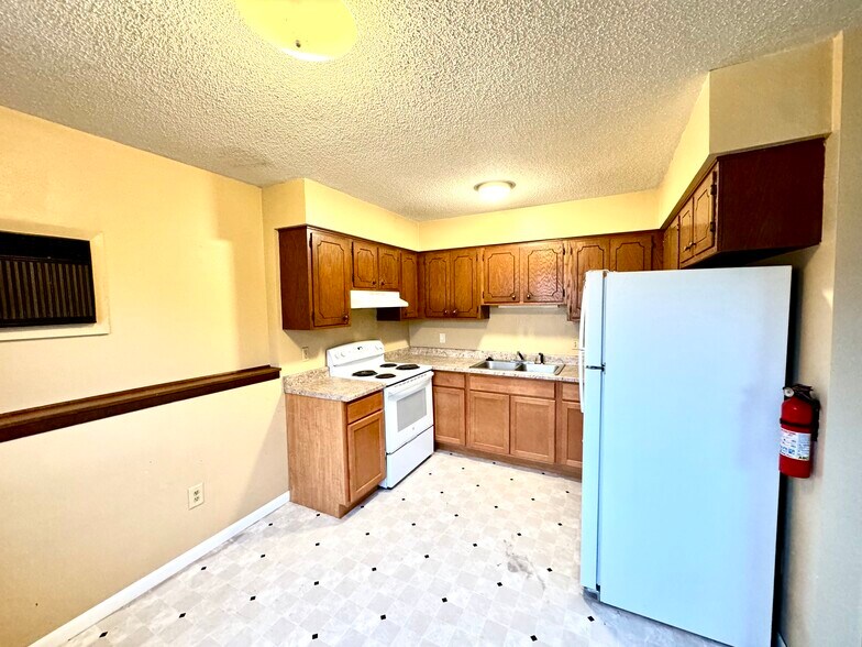 More Photos Of 414 7th St SE, Oelwein Apartments For Sale