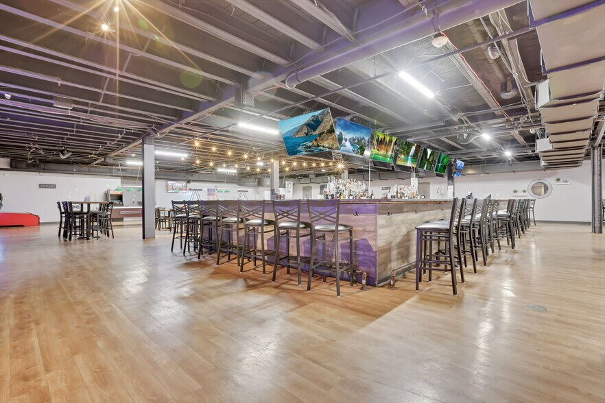 More Photos Of 301 Broadway, Lorain Hotel For Sale