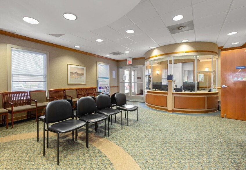 More Photos Of 521 Park Hill Dr, Fredericksburg Medical For Sale