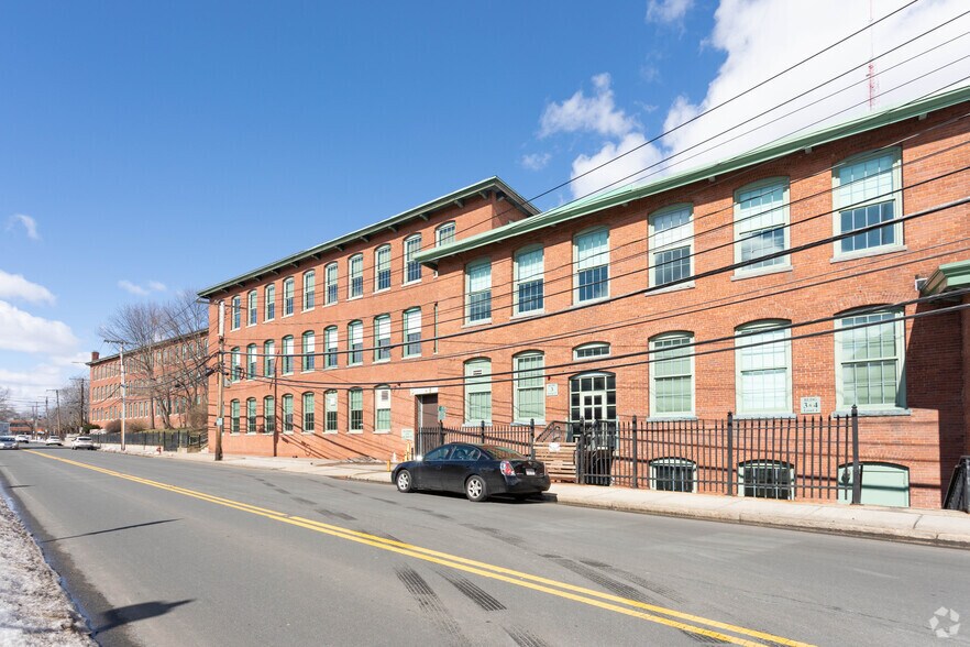 More Photos Of 156 Oak St, Newton Office For Lease