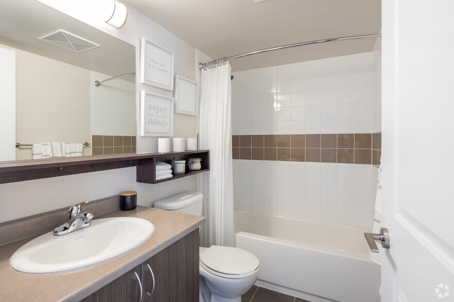 More Photos Of 570 Bay St, Toronto Apartments For Lease