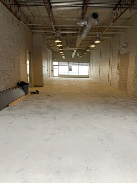 More Photos Of 2721 Markham Rd, Toronto Showroom For Sale