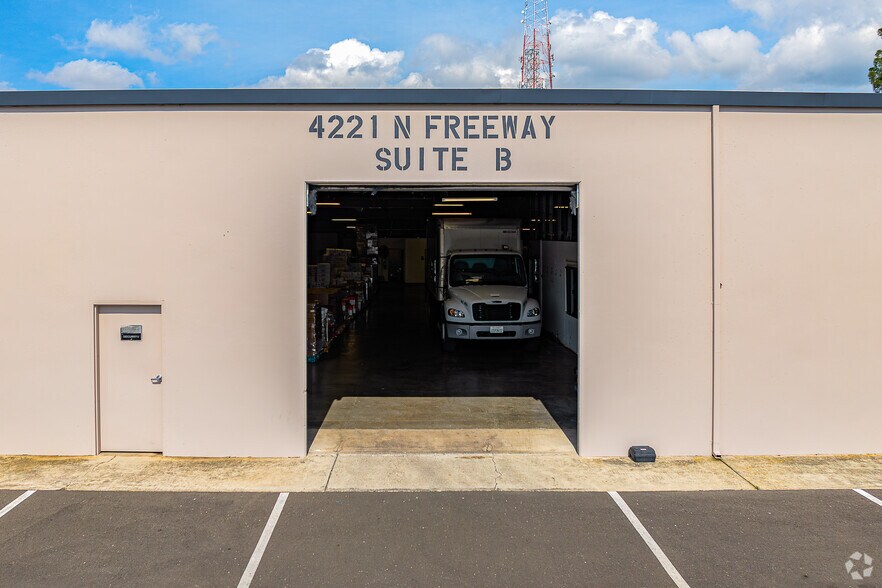 More Photos Of 4221 N Freeway Blvd, Sacramento Warehouse For Lease