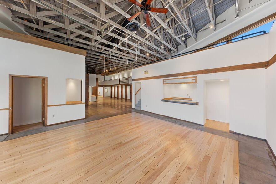 More Photos Of 668 Bridgeway, Sausalito Storefront For Sale