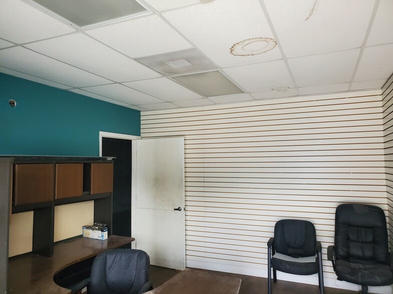 More Photos Of 4960 NW 165th St, Miami Warehouse For Sale