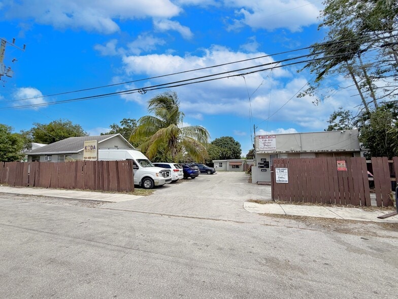 Primary Photo Of 2331 Hayes St, Hollywood Apartments For Sale