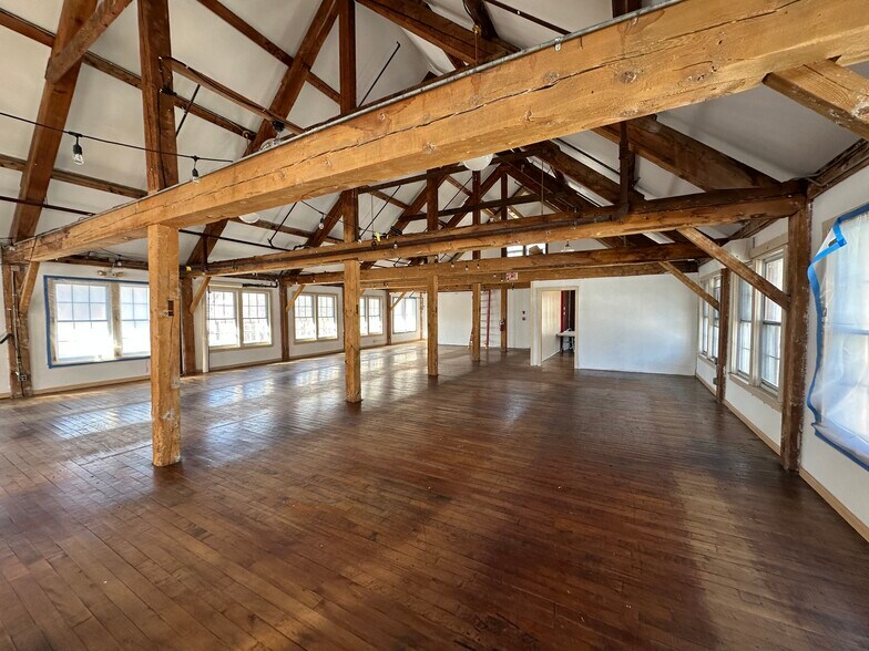 More Photos Of 100-102 Mill Rd, Bridgewater Storefront For Sale