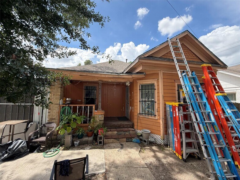 More Photos Of 2319 McKee St, Houston Apartments For Sale