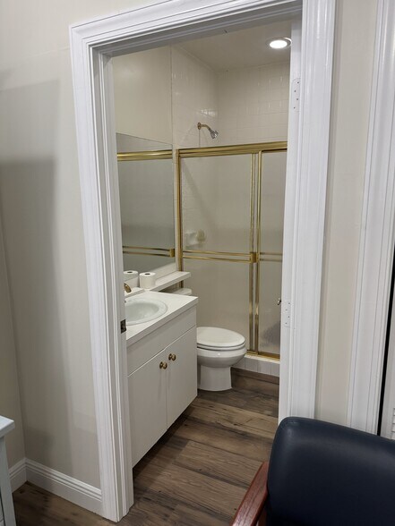 More Photos Of 1044 Goodlette-Frank Rd N, Naples Medical For Lease