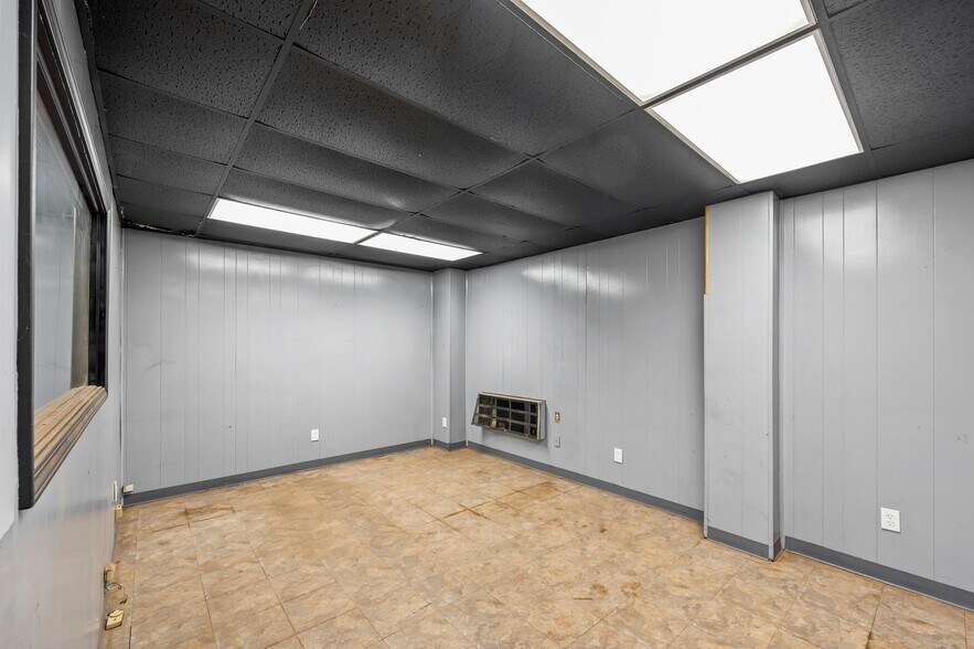 More Photos Of 110 Orbit Rd, Statesville Flex For Lease