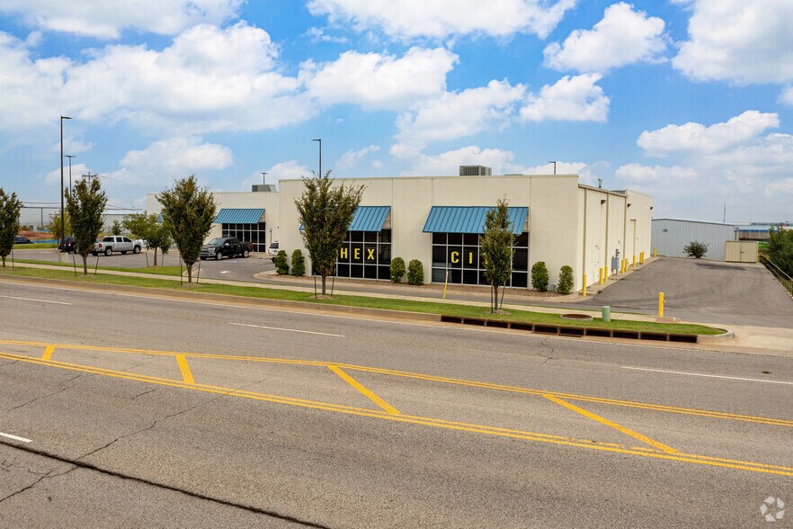 More Photos Of 7021 W Wilshire Blvd, Oklahoma City General Retail For Lease
