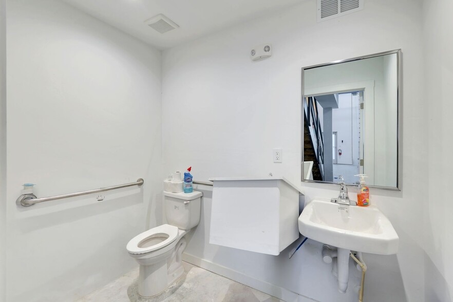 More Photos Of 4317 SW 9th Ave, Cape Coral Self Storage For Sale