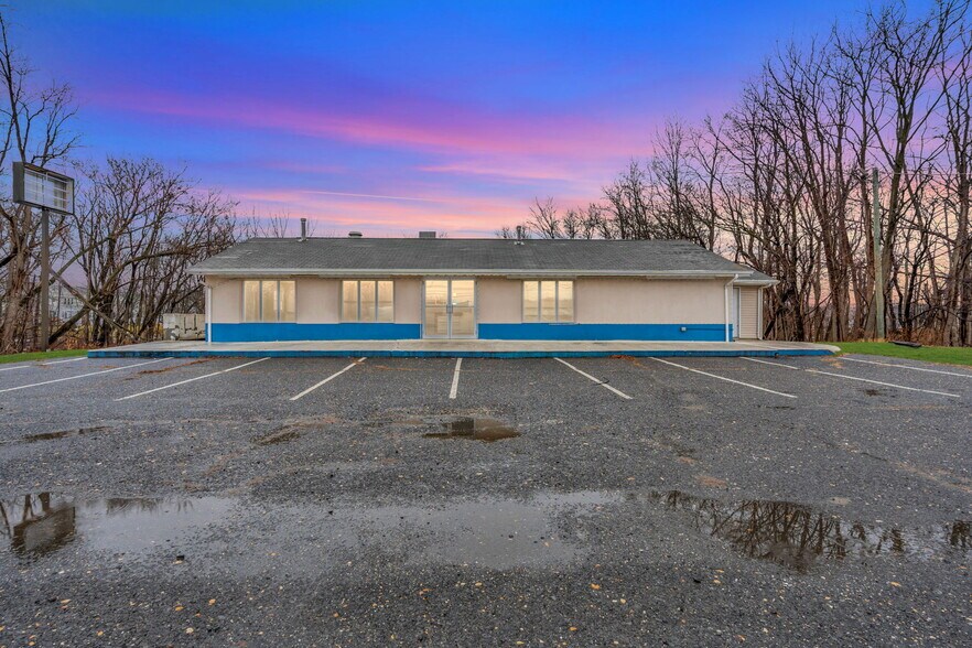 More Photos Of 320 State Route 33, Manalapan Township Restaurant For Sale