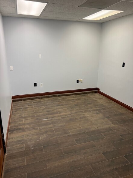 More Photos Of 6040 Baumgartner Industrial Dr, Saint Louis Warehouse For Sale