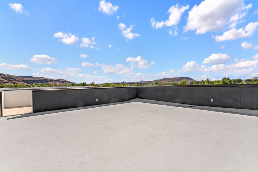 More Photos Of 80 W Center St, La Verkin Light Manufacturing For Sale