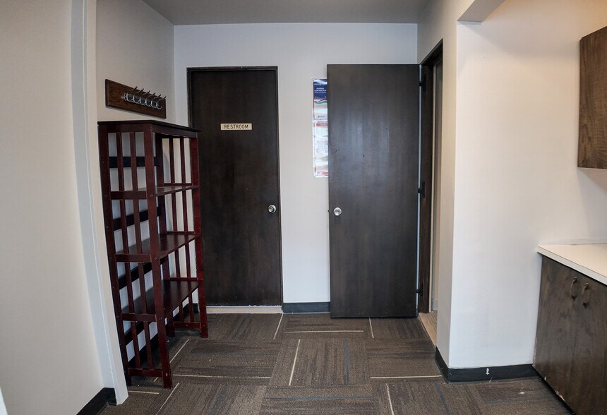 More Photos Of 1800 S Summit Ave, Sioux Falls Office For Lease