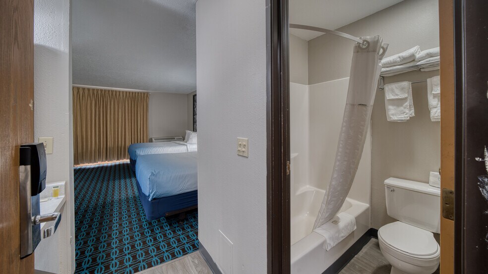 More Photos Of 2600 Whitewood Service Rd, Sturgis Hotel For Sale