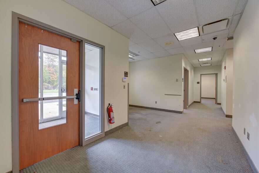 More Photos Of 1320 Taylor St, Elyria Warehouse For Lease