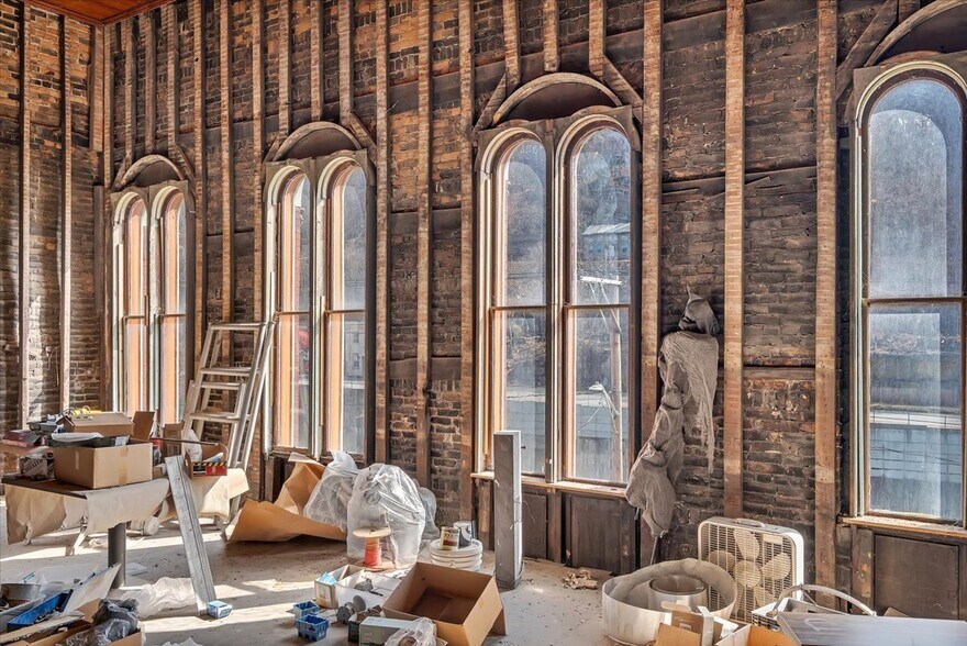 More Photos Of 68 Main St, Whitehall Flex For Sale