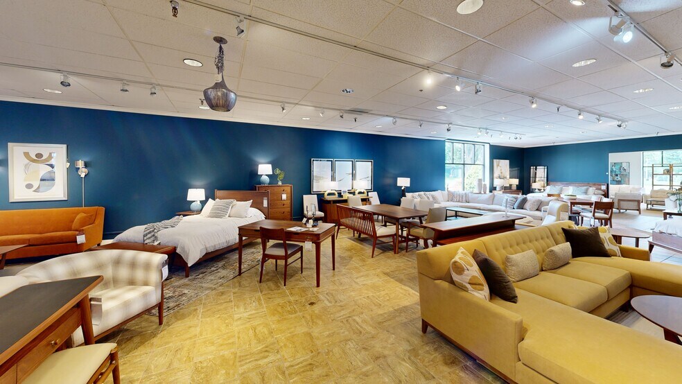 More Photos Of 151 Wolf Rd, Colonie Freestanding For Sale