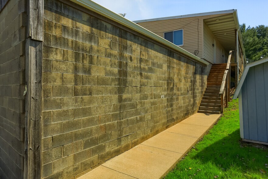 More Photos Of 115 W Main St, Evans City Freestanding For Sale