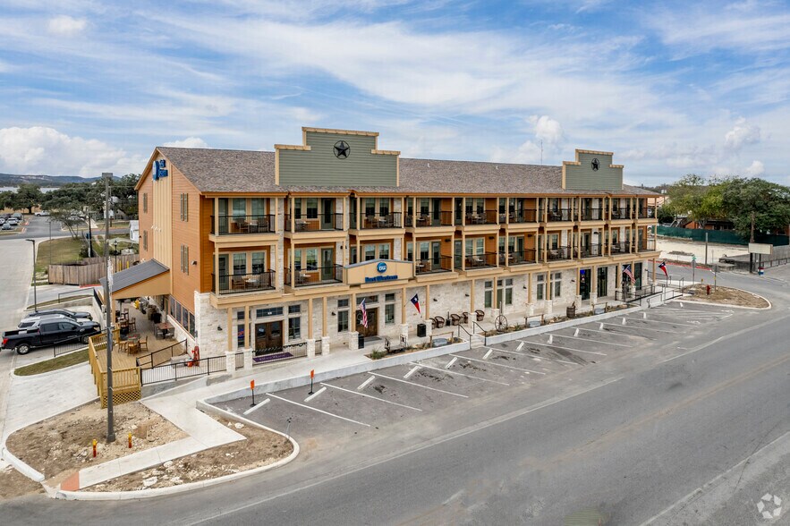 More Photos Of 711 Main St, Bandera Hotel For Sale