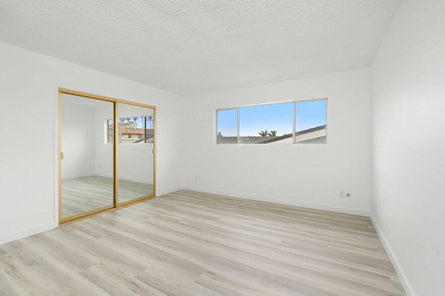 More Photos Of 935 W 10th St, San Pedro Apartments For Sale