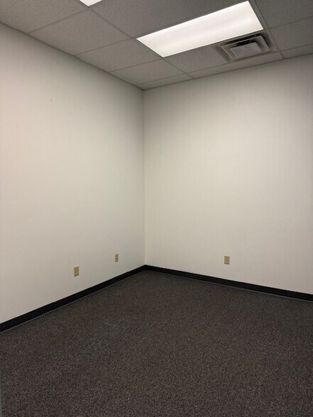More Photos Of 1301 W 1st St, Springfield Medical For Lease