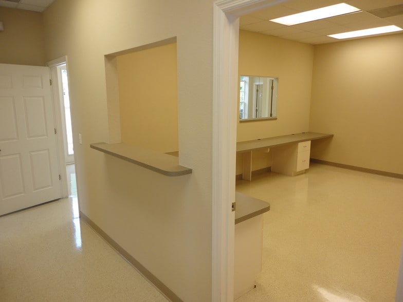 More Photos Of 6937 Medical View Ln, Zephyrhills Medical For Lease