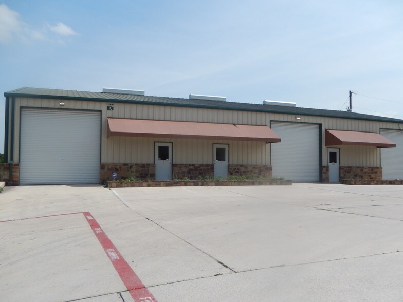 More Photos Of 4819 R O Dr, Spicewood Warehouse For Lease
