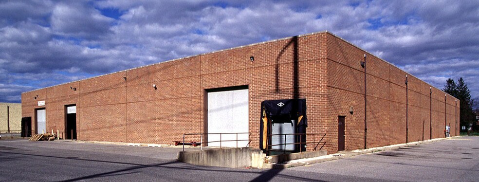 More Photos Of 60 Gordon Dr, Syosset Warehouse For Lease