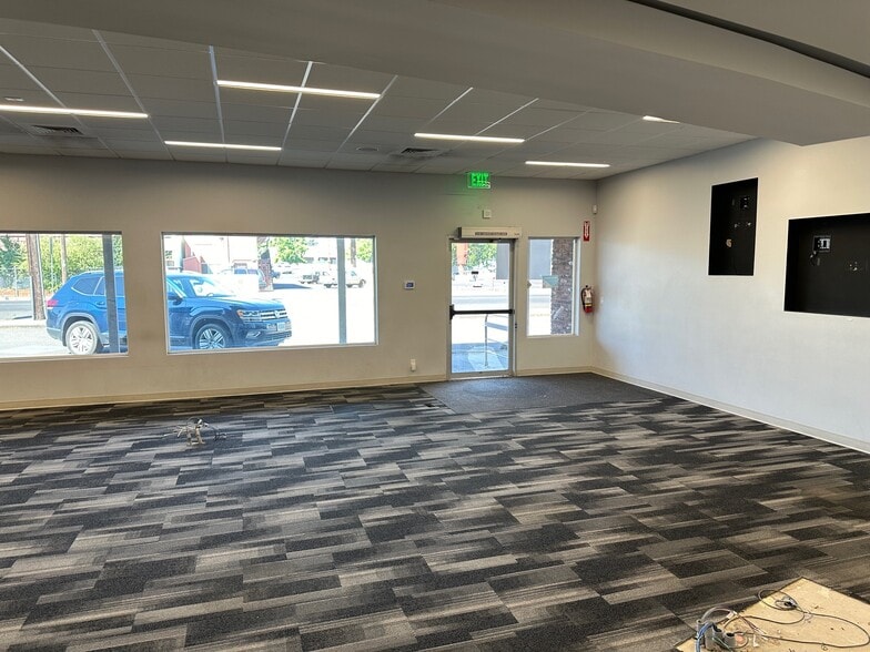 More Photos Of 765 S Riverside Ave, Medford Freestanding For Sale