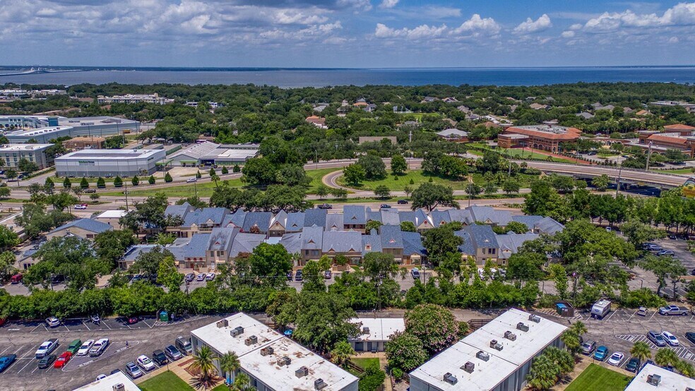 More Photos Of 913 Gulf Breeze Pky, Gulf Breeze Storefront Retail Office For Sale