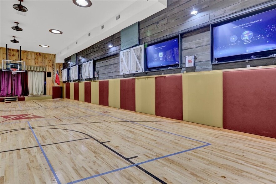 More Photos Of 22 New Holland ave, Shillington Sports And Entertainment For Sale