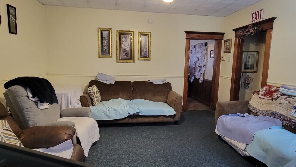 More Photos Of 522 Main St, Rockwood Specialty For Sale