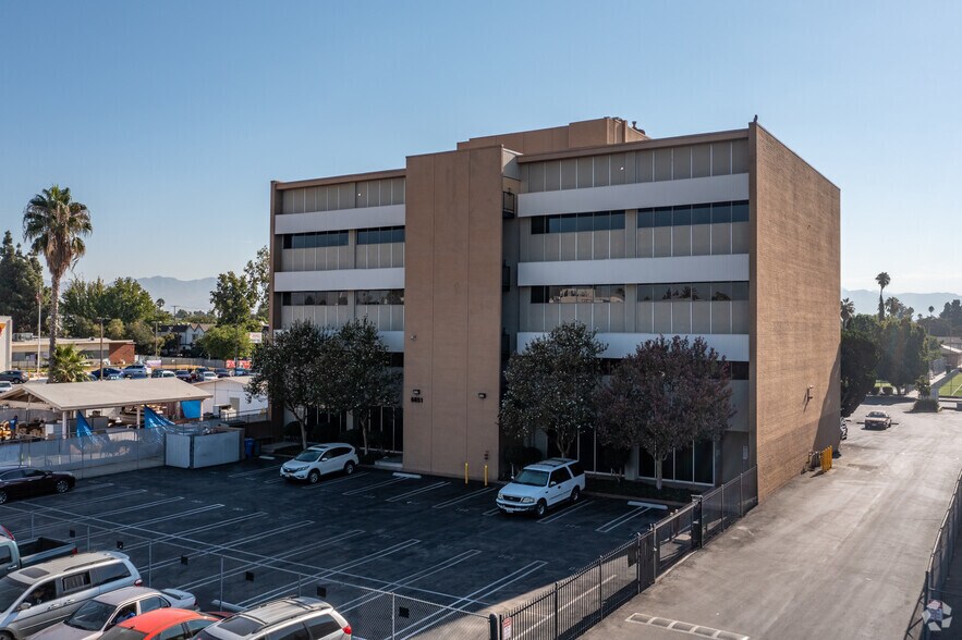 More Photos Of 6851 Lennox Ave, Van Nuys Office For Lease