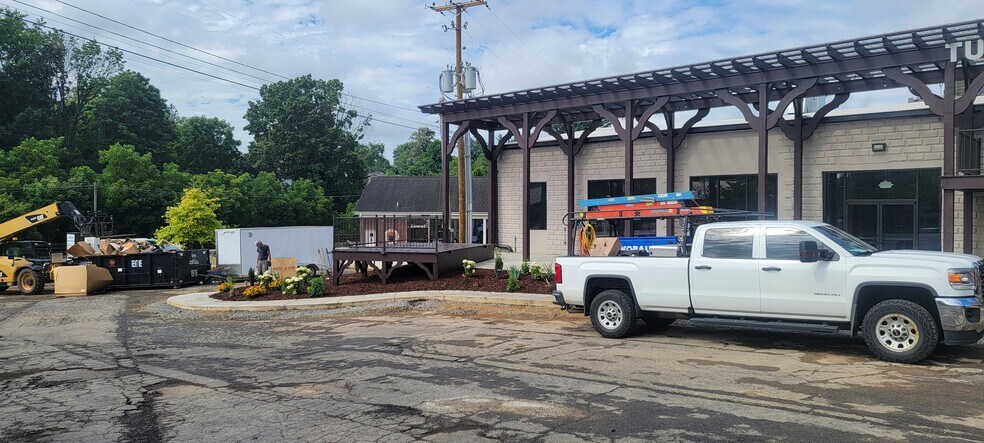 More Photos Of 238 W Main St, Abingdon Storefront Retail Office For Lease