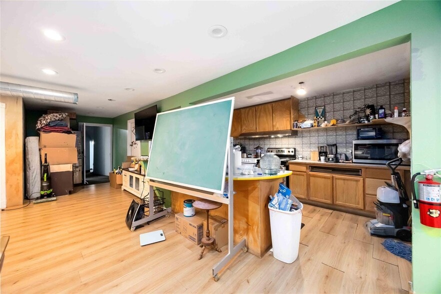 More Photos Of 5208 Noble St, Houston Specialty For Sale