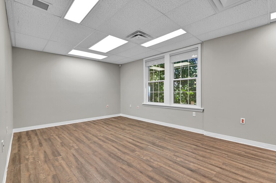 More Photos Of 117 First St E, Cornwall Apartments For Lease