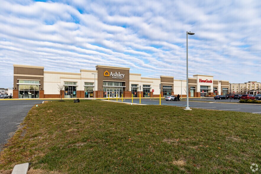 More Photos Of 1006 Bunker Hill Rd, Middletown Freestanding For Lease